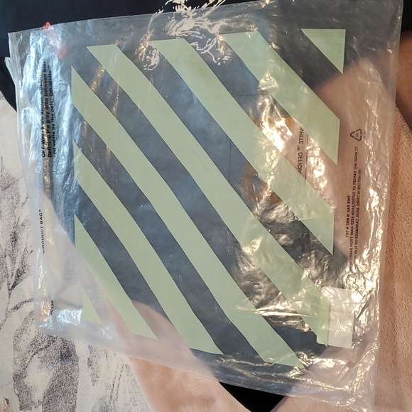 Off White Authentic Mens Tee Shirt - Picture 4 of 5